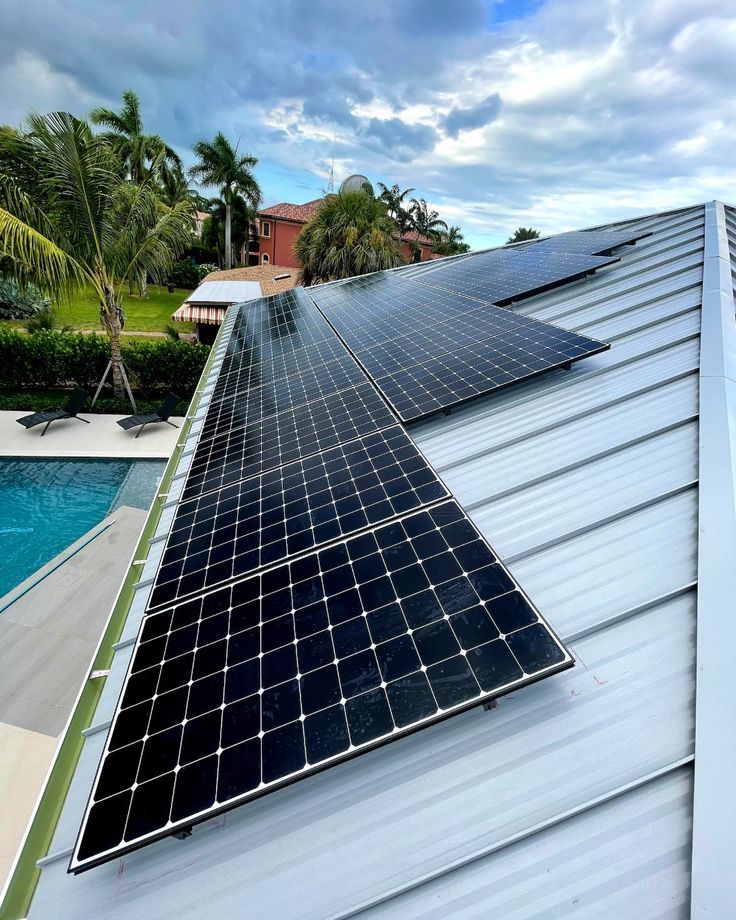 Paneles solares Florida con piscina